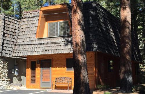 Incline Village House | Private Deck and Community Pool Incline Village Gem
