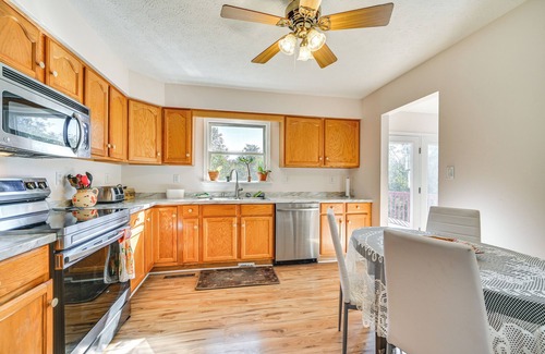 Berkeley Springs House | Private Deck: Berkeley Springs Getaway!
