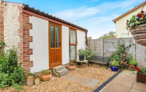 Isleham Apartment | Private Detached Annex in Isleham Village