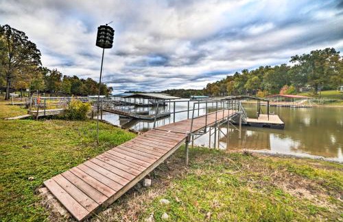 Benton House | Private Dock and Lake Access Benton Family Home