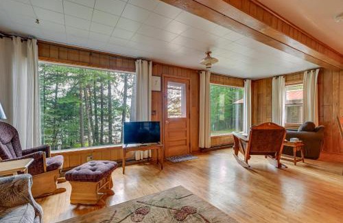 Mercer House | Private Dock and Screened Porch Echo Lake Cabin