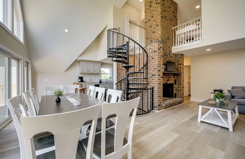 Colington Harbour Cottage | Private Dock & Beach Access: Kill Devil Hills Home