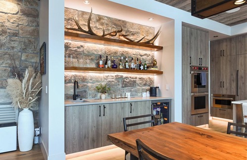 Donnelly House | Private Dock-Sauna-Hot Tub-Fire Place-PatioHeaters