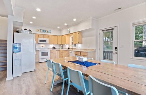 Stover House | Private Dock: Spacious Lakefront Home in Stover