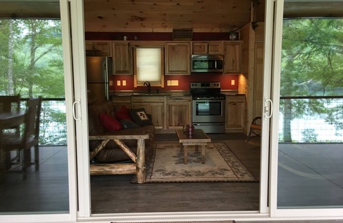 Topton Cabin | Private dock, Wifi, Lakefront, Rustic Appalachian Cabin on Nantahala Lake!