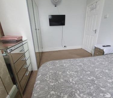 Grangetown House | Private Double Room in Cardiff