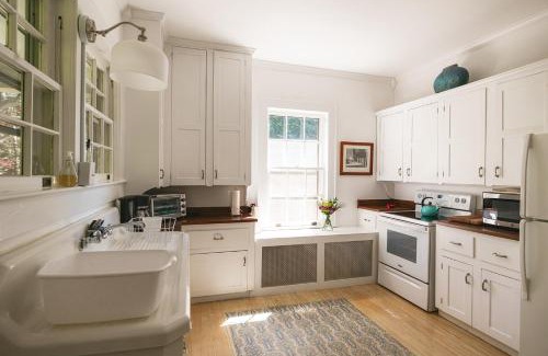 Lewisburg Apartment | Private Downtown Sunny Retreat w/Spacious Balcony