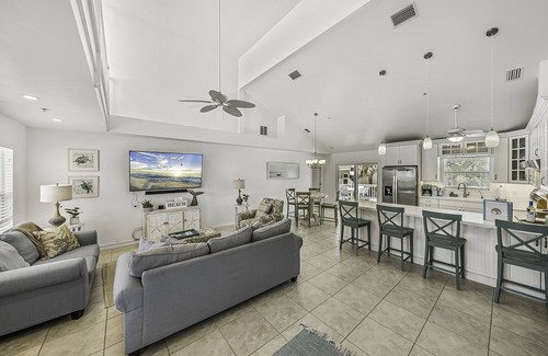 Jose's Hideaway House | Private Elevated Pool & Deck!
