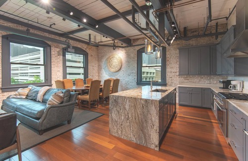Central Business District Condo | Private Elevator - 2500 SQFT Full Floor - Luxury 3BD/3.5Bath - Grocery/Superdome