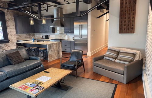Central Business District Condo | Private Elevator - 2500 SQFT Full Floor - Luxury 3BD/3.5Bath - Grocery/Superdome