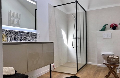 Le Tronquay Apartment | Private En Suite with outdoor entry in Family Farm in Normandy