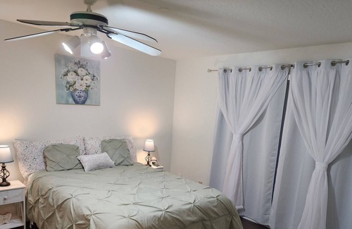 Lafayette House | Private entire 2-bedroom house with cozy backyard & patio close to 4 Downtowns