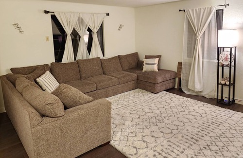 Lafayette House | Private entire 2-bedroom house with cozy backyard & patio close to 4 Downtowns