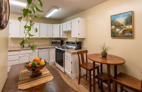 Midtown Sacramento House | Private entrance, Gated, Cozy, Comfyn