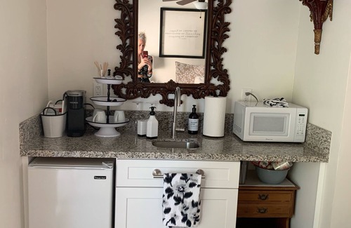 West Park Community House | Private Entrance Queen Suite