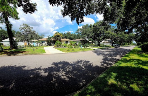 St. Petersburg - Clearwater House | Private entrance room & bathroom w/courtyard 10 min to beach & Downtown