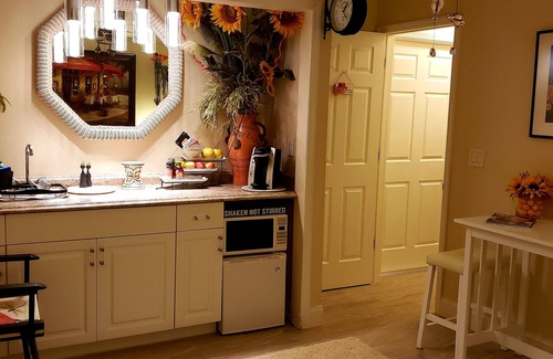 Golden Gate Apartment | ♡ Private Entry - 1 bedroom apartment - EUROPEAN HOSPITALITY ♡
