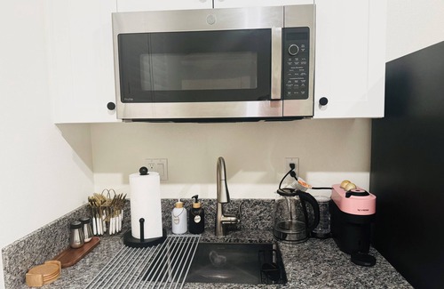 Ontario House | Private Entry Guesthouse in Ontario-Eastvale