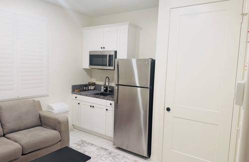 Ontario House | Private Entry Guesthouse in Ontario-Eastvale