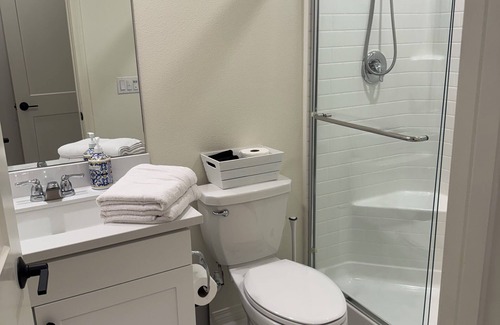 Ontario House | Private Entry Guesthouse in Ontario-Eastvale