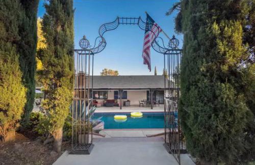 Granada Hills North House | Private Escape Nestled In Hills