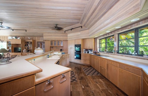 Governor's Harbour House | PRIVATE ESTATE ON PINK SAND BCH WITH PRIVATE POOL, WALK TO REST./BAR.