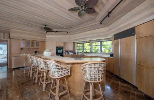 Governor's Harbour House | PRIVATE ESTATE ON PINK SAND BCH WITH PRIVATE POOL, WALK TO REST./BAR.