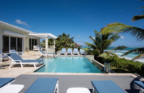 Double Bay House | Private Estate on Pink Sand Beach w/2 Pools, Home Theater, Kayaks, PBoards