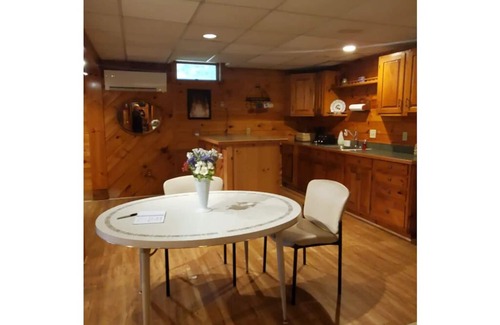 Lyman House | Private family retreat on Swan Pond