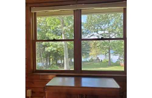 Lyman House | Private family retreat on Swan Pond