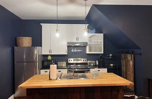 Purcellville Apartment | Private farm apartment with views