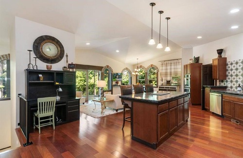 Burley Apartment | Private -feels like a tree house on the Burley Lagoon