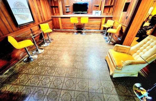 Youngstown Apartment | Private Fenced Yard King Bed Grill Fireplace
