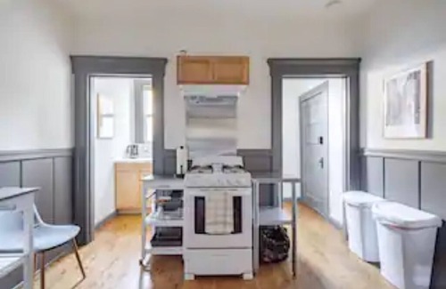 South of Market Apartment | Private Flat, Sleeps 6, SOMA location with Private Entry, Kitchen, Bath, Living