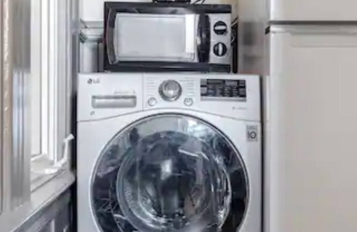 South of Market Apartment | Private Flat, Sleeps 6, SOMA location with Private Entry, Kitchen, Bath, Living