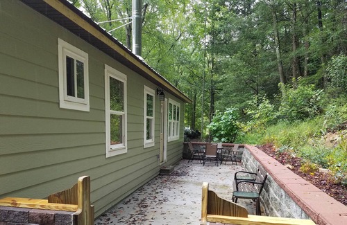 Butler House | Private Forest Retreat: No Cleaning Fees!