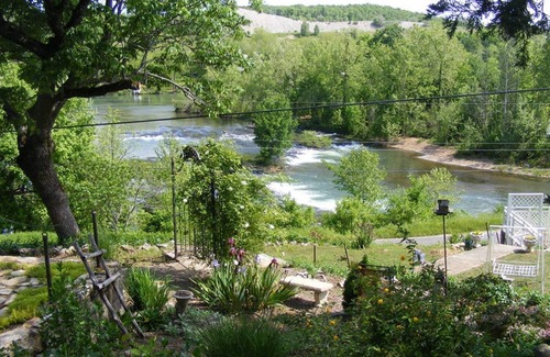 Hardy Villa | Private French Manior overlooking the Spring River