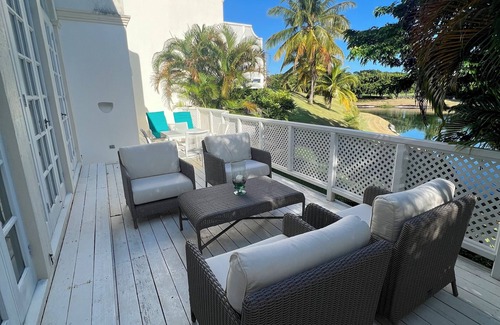 Merlin Bay Villa | Private fully air-conditioned Villa. Perfect couples getaway!