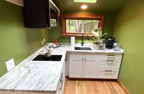 Leesburg's Old and Historic District Cottage | Private garden cottage located in the heart of downtown.