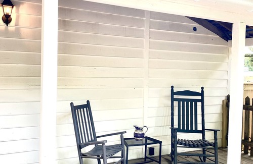 Leesburg's Old and Historic District Cottage | Private garden cottage located in the heart of downtown.