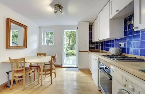 Notting Hill Apartment | Private Garden Flat Notting Hill, 5 minutes walk from Portobello Road market