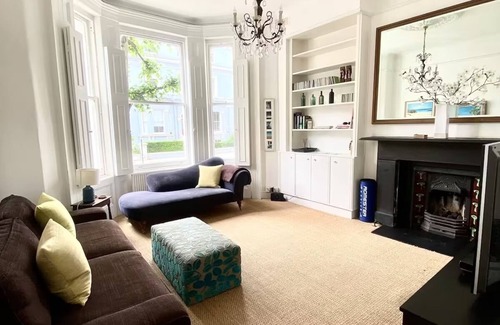 Notting Hill Apartment | Private Garden Flat Notting Hill, 5 minutes walk from Portobello Road market