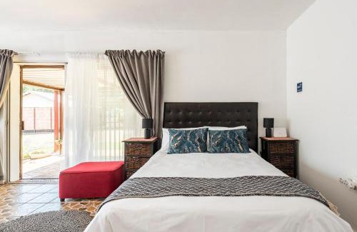 Lyttelton Manor House | Private Garden Home Fast WiFi