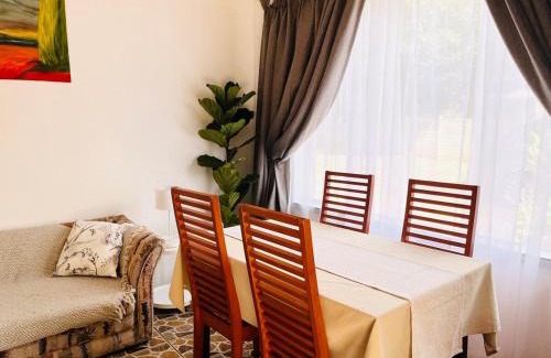 Lyttelton Manor House | Private Garden Home Fast WiFi