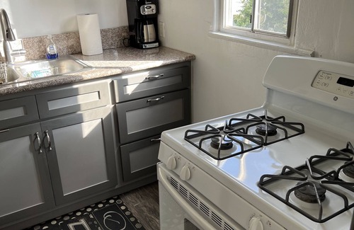Carthay Circle Apartment | Private Gated Cozy 1 Bedroom/1 Bath Guesthouse