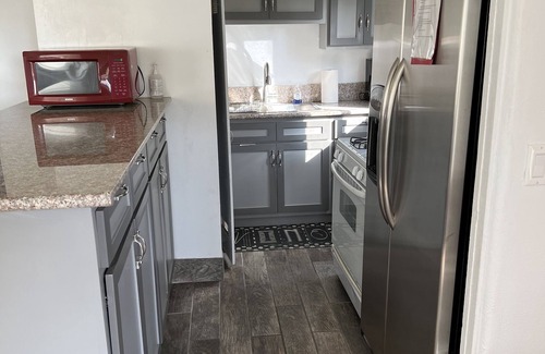 Carthay Circle Apartment | Private Gated Cozy 1 Bedroom/1 Bath Guesthouse