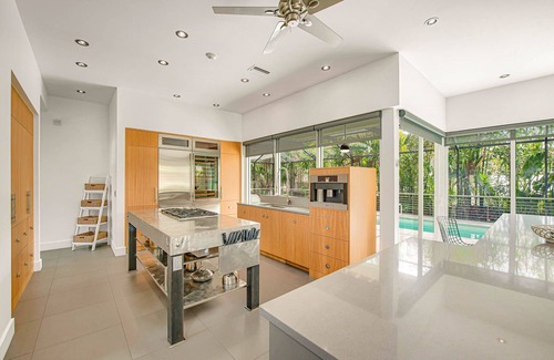 Siesta Key Village House | Private Gated Home in Siesta Village, Heated Pool & Pool Table - The Hideaway