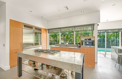Siesta Key Village House | Private Gated Home in Siesta Village, Heated Pool & Pool Table - The Hideaway