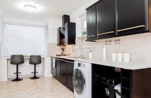 Southampton House | Private Gated Modern Home in Southampton - Estwood