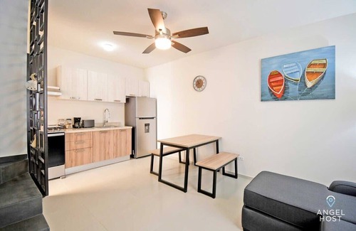 La Paz House | Private Gated Retreat: Pool, BBQ, Near Shops